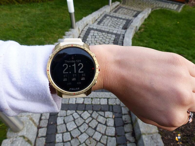 Man sieht das Wetter auf der Polar Grit X Pro.